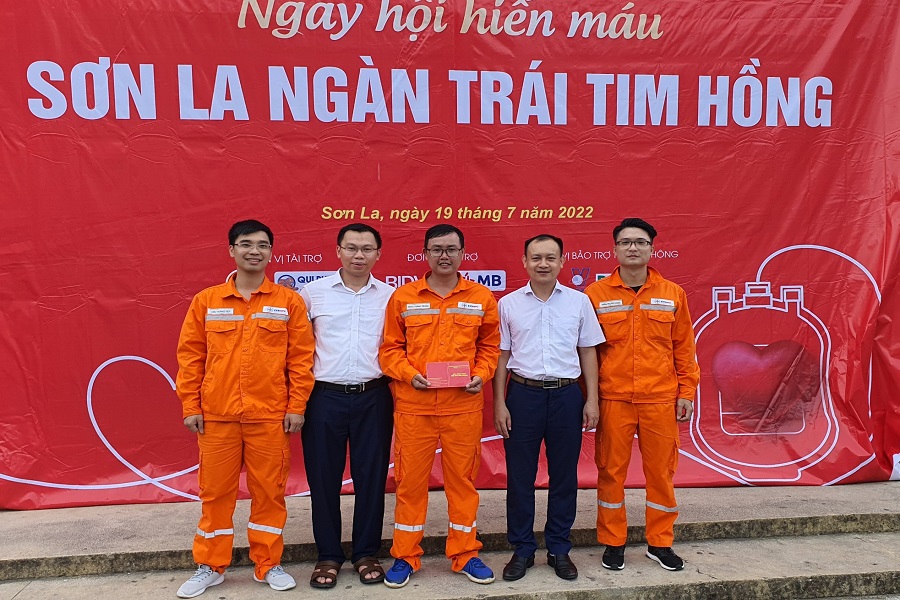 Đoàn thanh niên PC Sơn La hưởng ứng chương trình “Hành trình đỏ” năm 2022